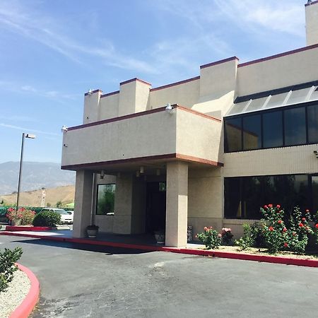 San Bernardino Inn & Suites Luaran gambar