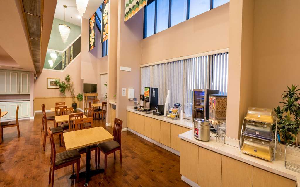 San Bernardino Inn & Suites Restoran gambar