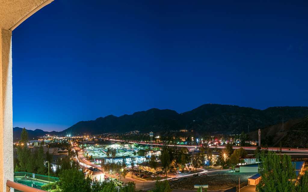 San Bernardino Inn & Suites Bilik gambar
