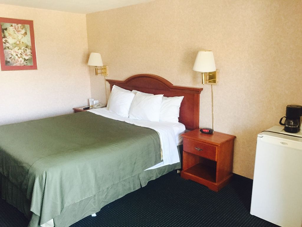 San Bernardino Inn & Suites Bilik gambar