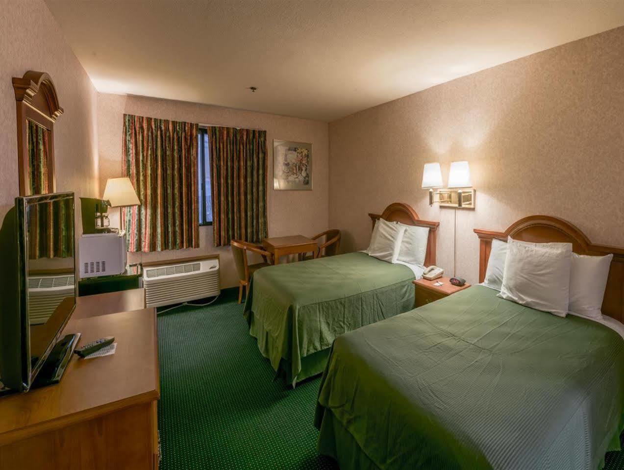 San Bernardino Inn & Suites Luaran gambar